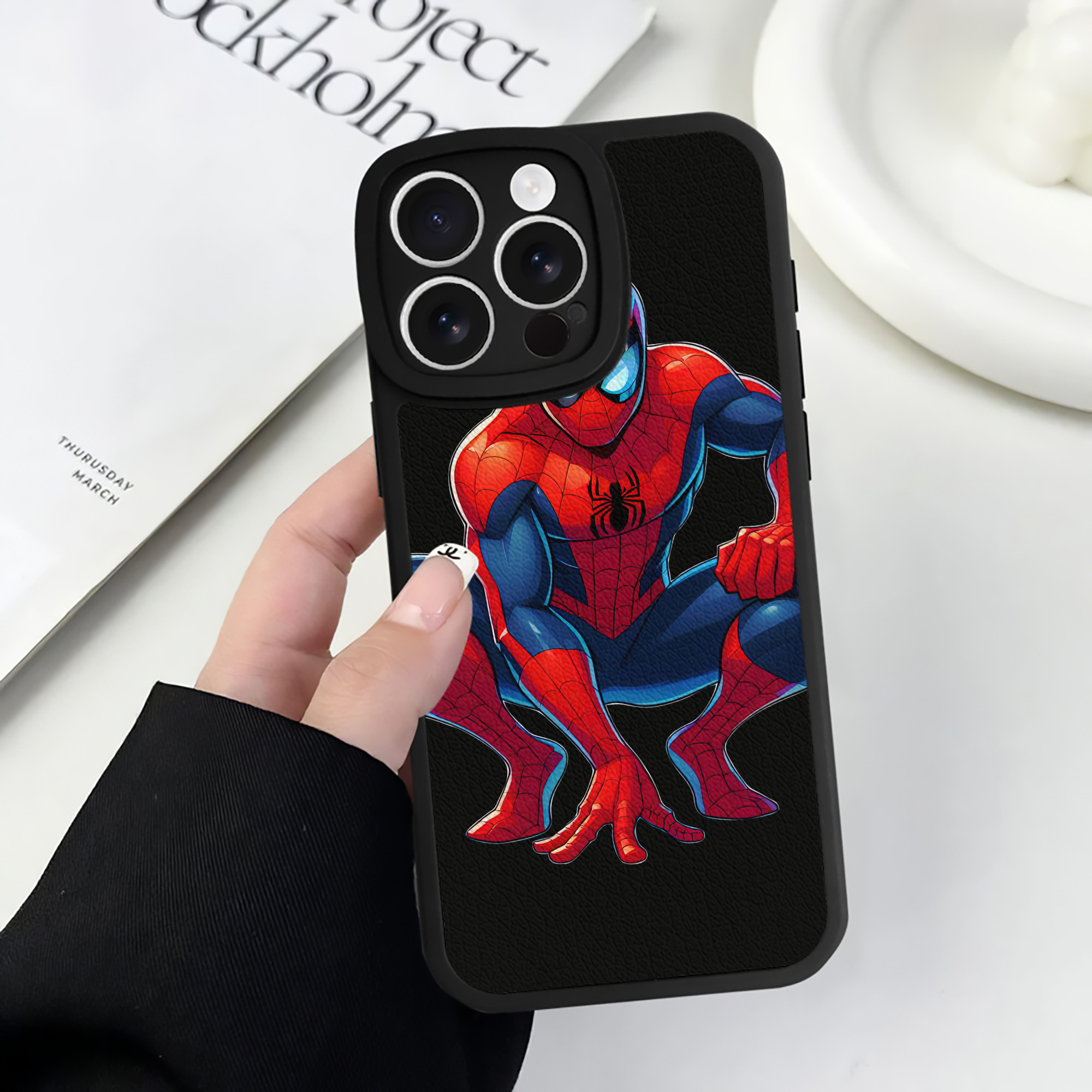 Spider Man スパイダーマン 【iPhone 16シリーズ対応】シリコンスマホケース（レザー調） 材質：シリコン
